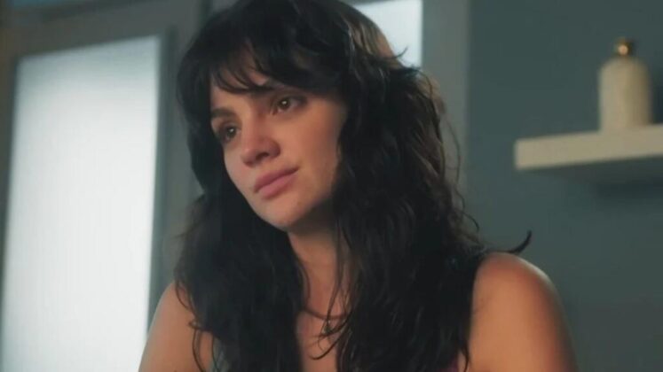 Petra descobre traição da mãe