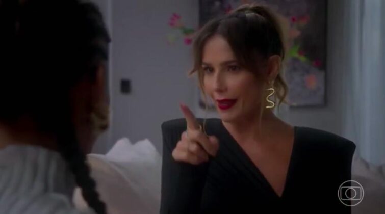 Deborah Secco é Lara