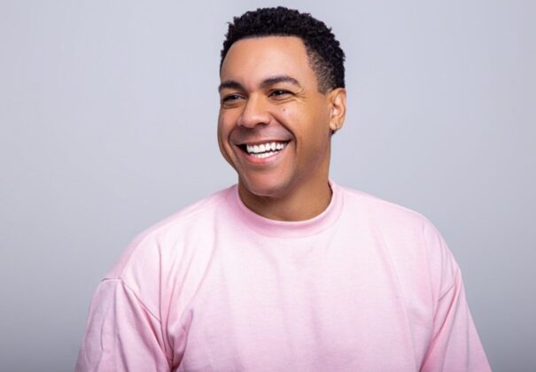 Enzo de A Infância de Romeu e Julieta