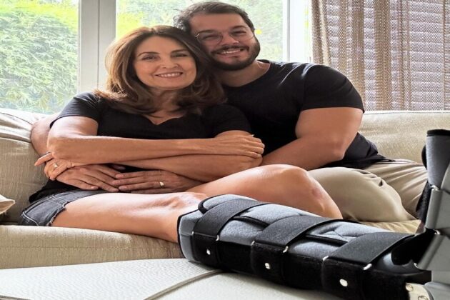 Fátima Bernardes aparece com o pé quebrado