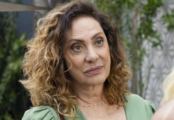 Eliane Giardini é Agatha em Terra e Paixão