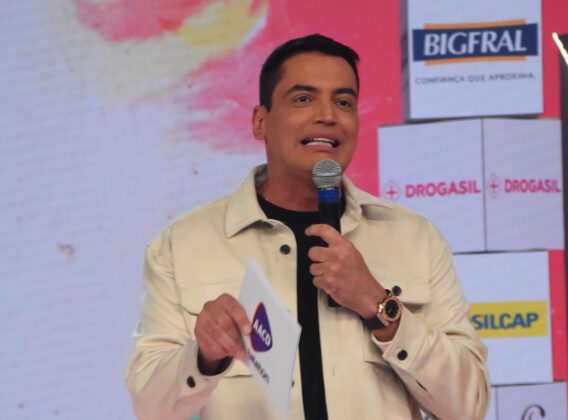 Leo Dias durante apresentação do Teleton 2024