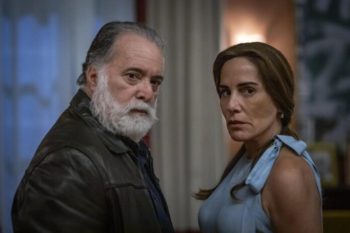 Antônio e Irene no cenário principal de Terra e Paixão