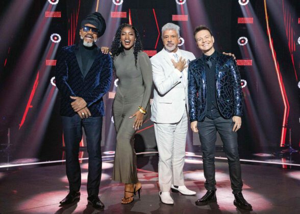 Carlinhos Brown, Iza, Lulu Santos e Michel Teló no cenário do The Voice Brasil