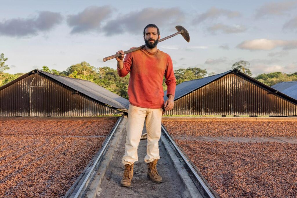 Humberto Carrão na fazenda de Renascer