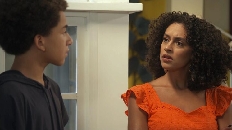 Personagens Téo e Amanda de A Infância de Romeu e Julieta