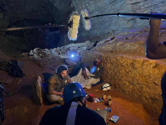 Ricardo Mantoanelli dirige cena externa de A Caverna Encantada