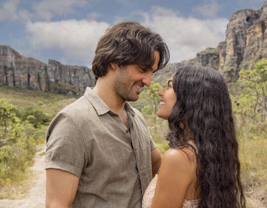 Personagens Artur e Quinota em No Rancbho Fundo, uma das atuais novelas da Globo