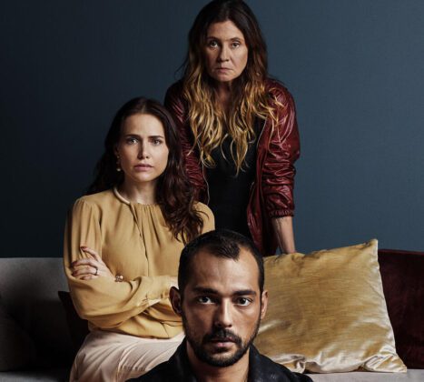 Adriana Esteves, Letícia Colin e Eduardo Serblitch em foto de divulgação de Os Outros