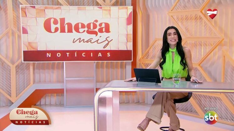 Michelle Barros no cenário do Chega Mais Notícias