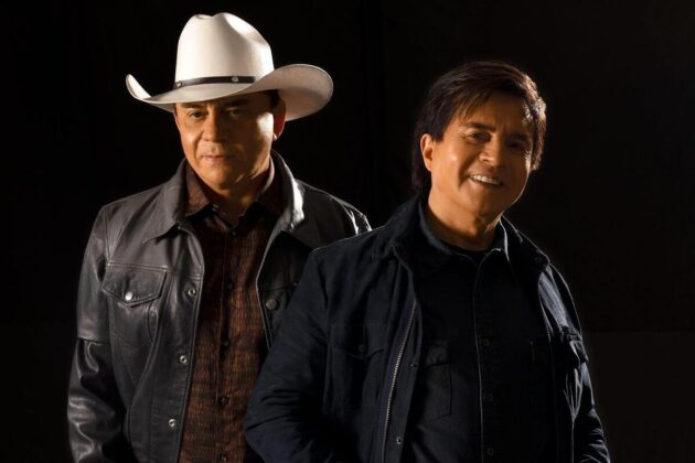 Chitãozinho e Xororó em foto de divulgação da nova turnê