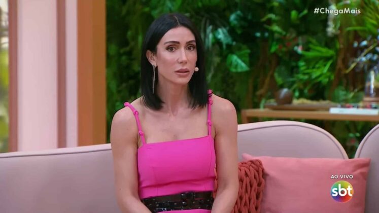 Michelle Barros no cenário do Chega Mais