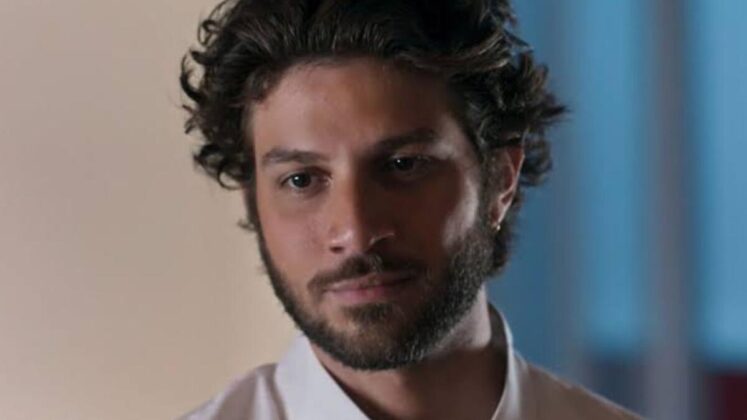 Chay Suede como Mavi, de Mania de Você