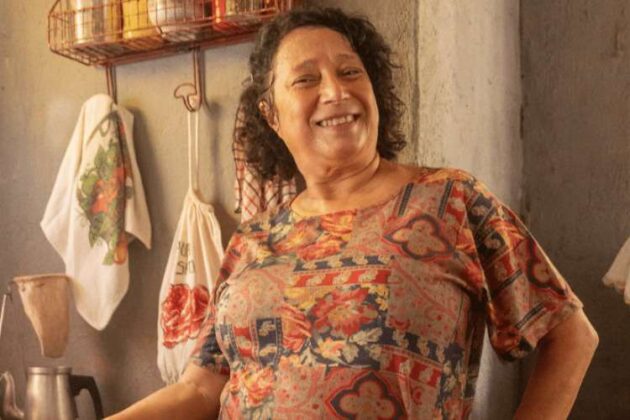 NO RANCHO FUNDO: Dona Castorina confirma que ganhou o anel de turmalina de Blandina