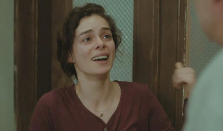 Bahar se emociona ao saber que encontraram um doador