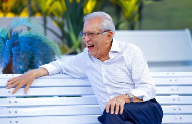 Carlos Alberto de Nóbrega no banco de A Praça é Nossa