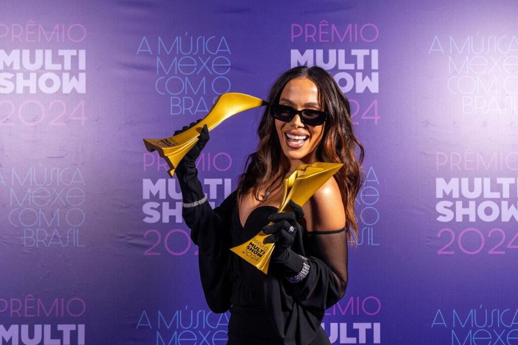 Anitta recendo o Prêmio MultiShow 2024