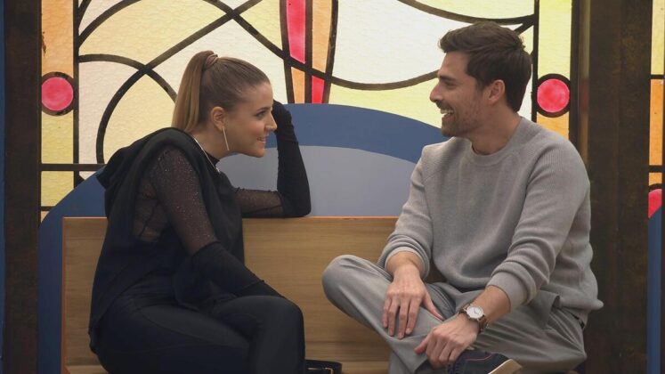 Cristina e Miguel em cena de A Caverna Encantada