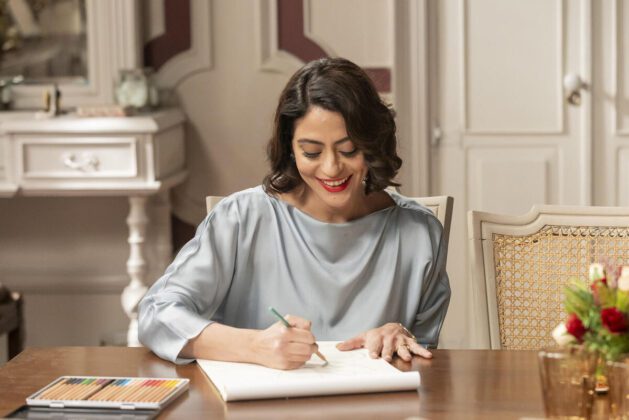 Clarice volta a desenhar em cena de Garota do Momento