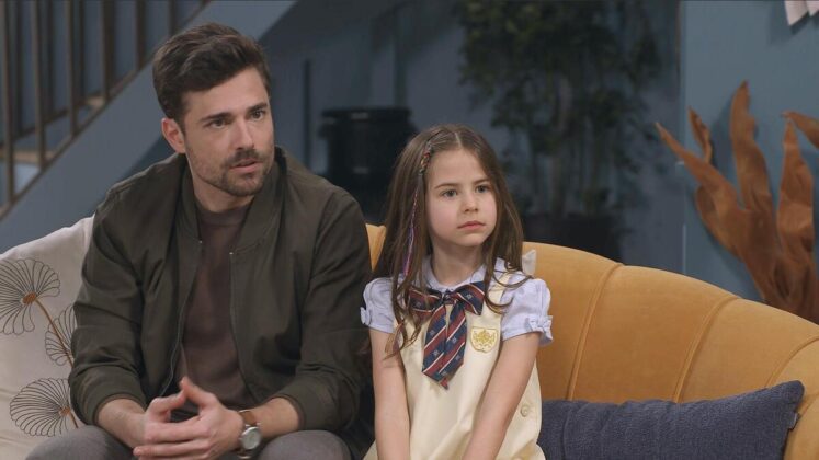 Personagens Gabriel e Ana na sala do colégio de A Caverna Encantada