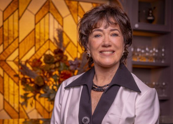 Lilia Cabral como Maristela, personagem de Garota do Momento