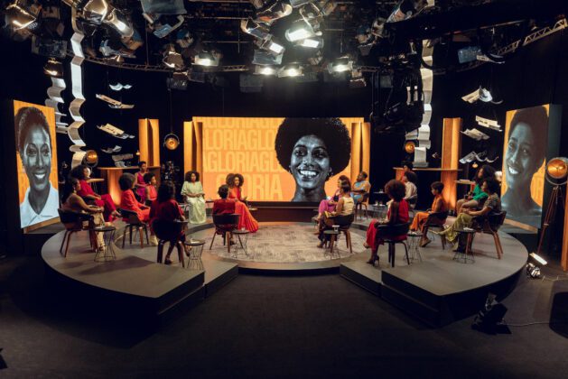 Entrevistados no cenário do documentário sobre Gloria Maria