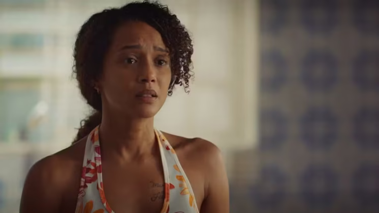 Raquel (Vale Tudo) chora após briga com a filha