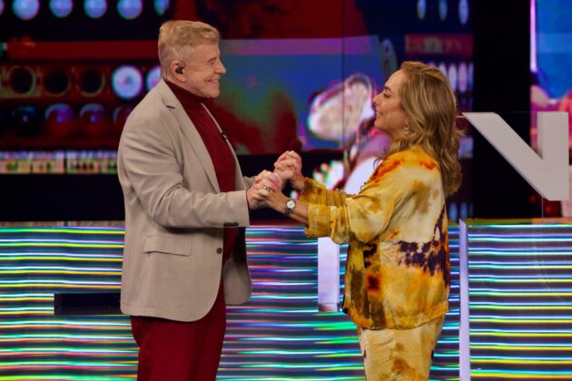 Miguel Falabella e Cissa Guimarães emocionados no cenário do Vídeo Show