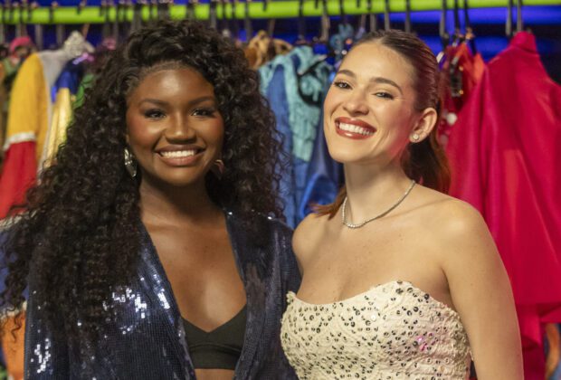 Kenya Sade e Ana Clara à frente de figurinos para o show de Lady Gaga