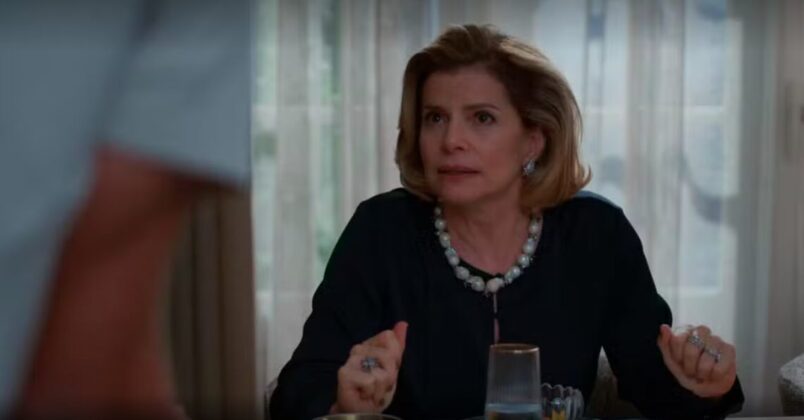 Odete Roitman em sua sala de reunião