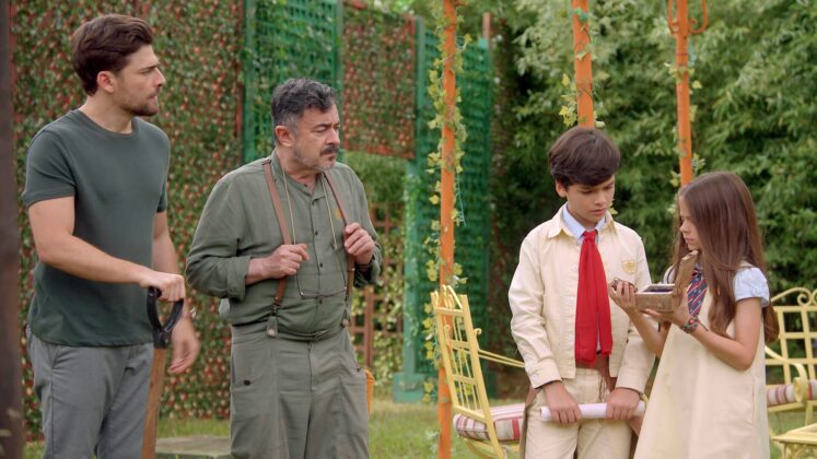 Anna encontra bússola que pertenceu à sua família