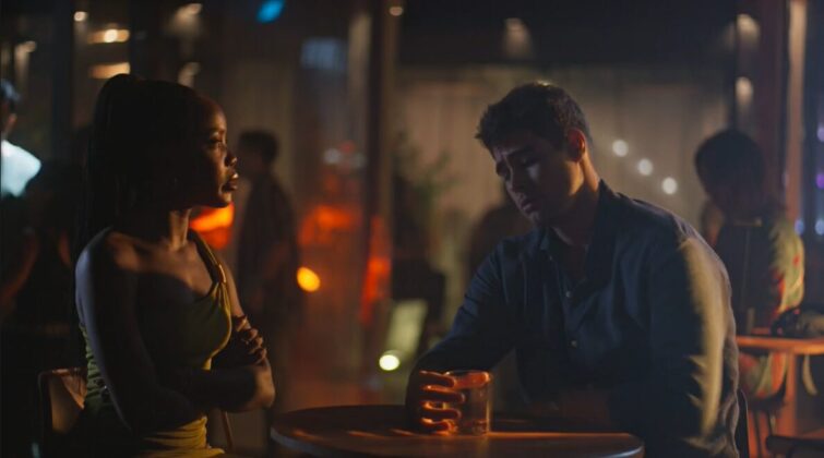 Leona conversa com Davi. Cena de Dona de Mim