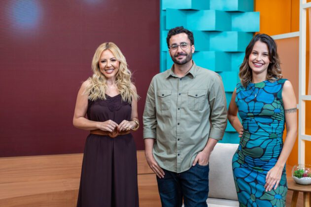 Abiane, Guilherme e Letícia no cenário do Viva a Tarde