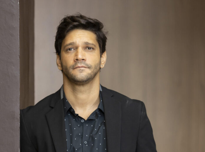 Armando Babaioff como Vanderson, de Dona de Mim