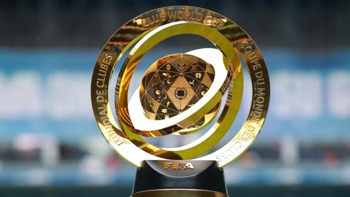 Logo Mundial de Clubes com o troféu